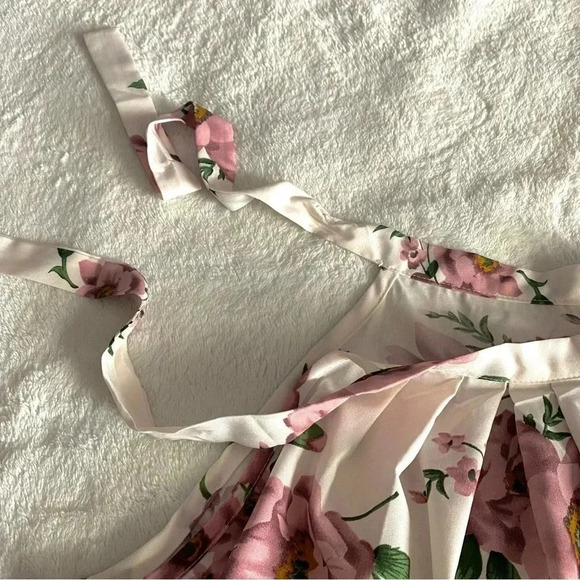 Tie Neck Floral Blouse​ - Picture 4 of 6